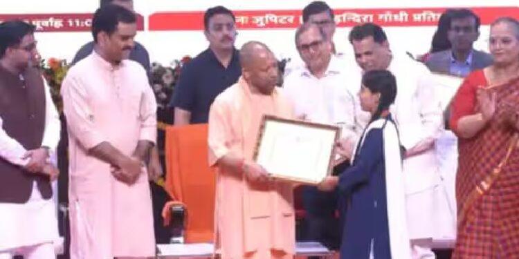 CM Yogi distributed scholarships to four lakh students.