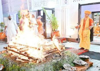 CM Yogi performed Mahanisha Puja