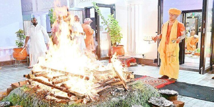 CM Yogi performed Mahanisha Puja