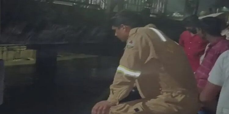 The body of Veer, who fell into the Hyder Canal drain, was found.