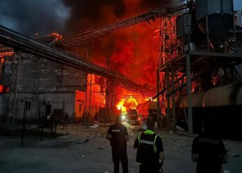 Ukraine attacked Russia's largest oil refinery