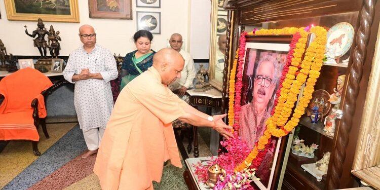 CM Yogi paid tribute to the head of Ayodhya royal family