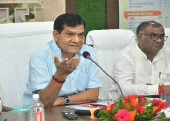 AK Sharma interacted with traders regarding tax reforms.