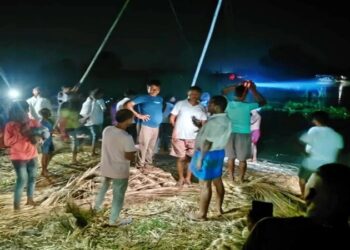 A boat capsized in the Kaudiyala river in Bahraich.