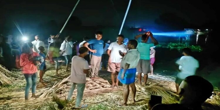 A boat capsized in the Kaudiyala river in Bahraich.