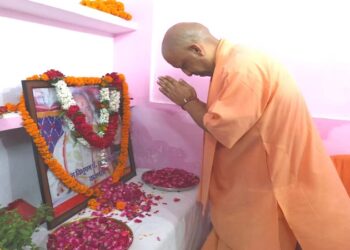 CM Yogi pays tribute to Pt. Chhannulal Mishra