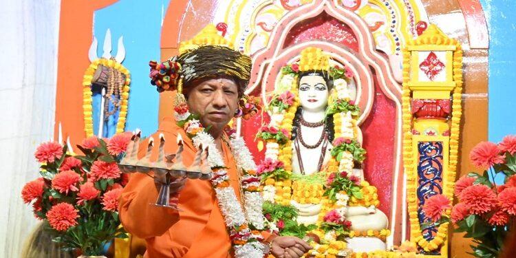 CM Yogi performed special worship of Mahayogi Gorakhnath.