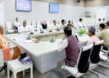 CM Yogi in the review meeting of Panchayati Raj Department