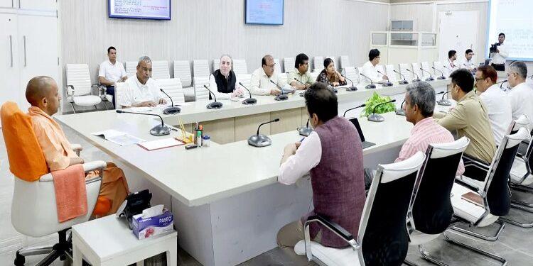 CM Yogi in the review meeting of Panchayati Raj Department