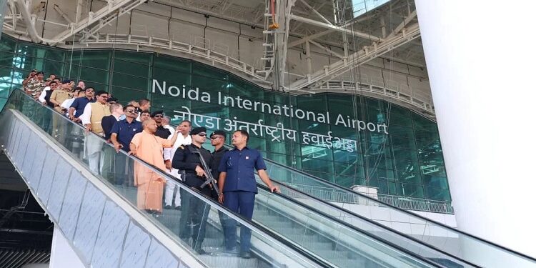 CM Yogi inspected the Noida International Airport.