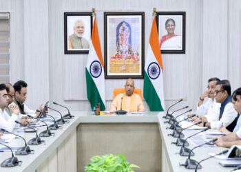 CM Yogi reviewed the preparations for Dev Deepawali.