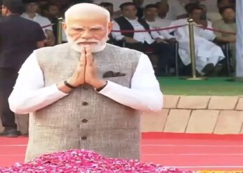 PM Modi paid tribute to Mahatma Gandhi and Lal Bahadur Shastri