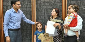 Teacher Kanika expressed her gratitude to DM Savin Bansal.
