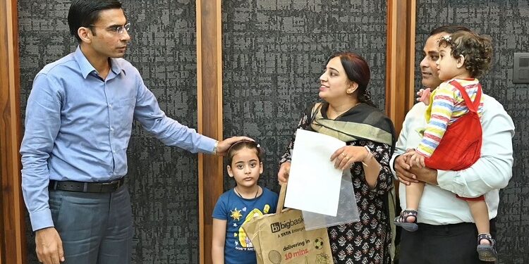 Teacher Kanika expressed her gratitude to DM Savin Bansal.