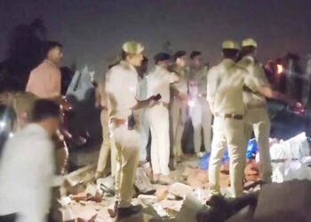 Big explosion in house, 5 killed