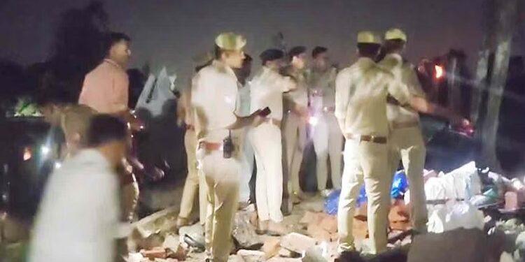 Big explosion in house, 5 killed