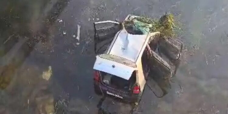 Alto car falls into Sharda canal