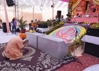 CM Yogi participated in the celebrations organized on the 556th Prakash Parv.