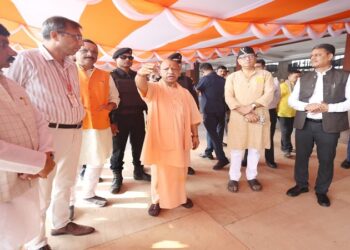 CM Yogi reviewed the preparations before PM Modi's program.