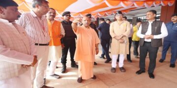 CM Yogi reviewed the preparations before PM Modi's program.