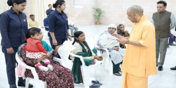 CM Yogi met each complainant from across the state.