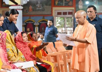 CM Yogi addresses grievances of 200 people at Janata Darshan