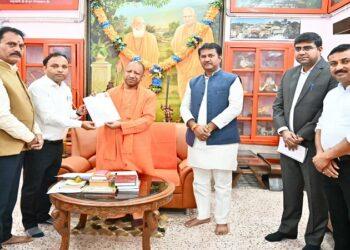 CM Yogi filled the form for SIR process