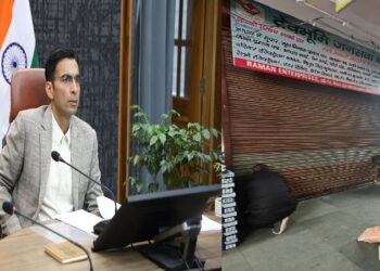 DM Savin Bansal strict at CSC centers