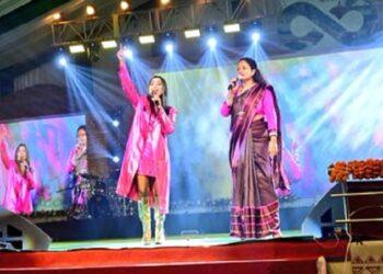 CM Hemant's wife Kalpana Soren turns singer