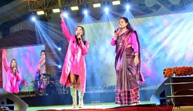 CM Hemant's wife Kalpana Soren turns singer