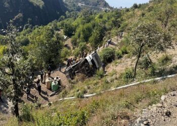 Bus full of passengers falls into a deep ditch