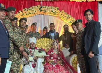 50 soldiers attended the wedding of the martyr's daughter.