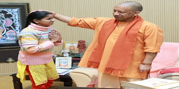 CM Yogi becomes a support for the deaf and dumb 'Khushi'