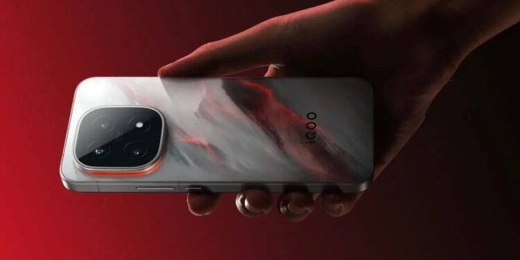 मार्केट में धमाल मचाएगा iQOO का छोटू फोन! 7000mAh बैटरी और Dimensity 9500 चिप से होगा लैस