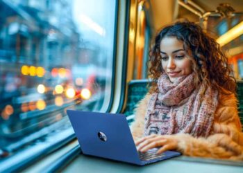 सबसे सस्ते Laptop की कीमत में कटौती! Jio ने घटाए लैपटॉप के दाम