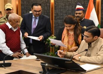 DM Savin Bansal listened to the problems of 102 people.