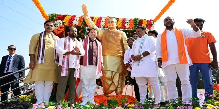 CM Dhami unveiled the statue of Atal Bihari Vajpayee