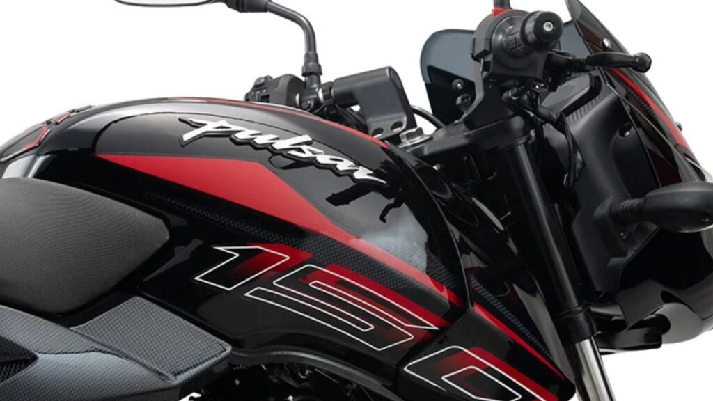 पुराने मॉडल को बाय-बाय..! एकदम चौचक लुक में आई Bajaj Pulsar, धांसू हुआ लुक