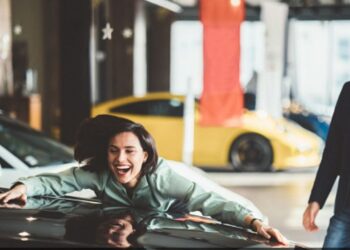 कार खरीदने से पहले जान लें, पत्नी के नाम पर लेने से क्या-क्या मिलते हैं फायदे