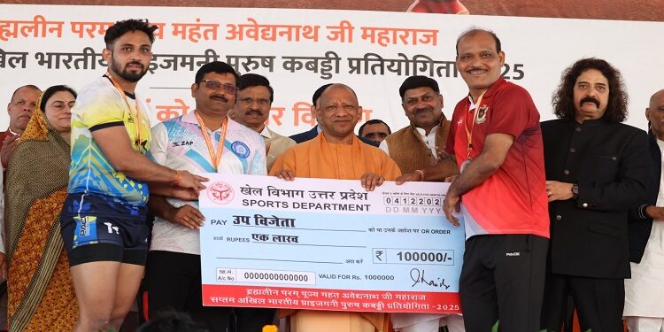 CM Yogi rewarded the wrestling winners