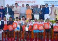 CM Yogi rewarded the winners of the MLA sports competition.