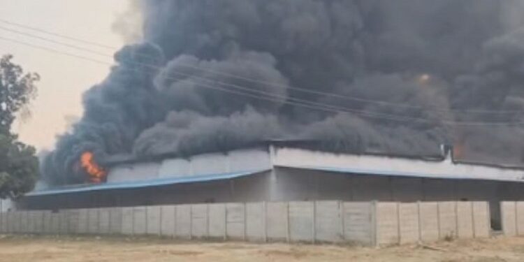 A massive fire broke out in a leaf and bowl factory