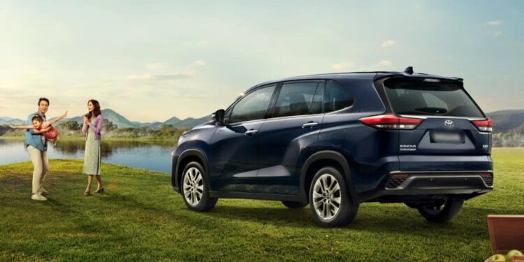 Fortuner से ज्यादा लोगों को पसंद है Toyota की ये गाड़ी! 1 महीने में बिक गई 9295 यूनिट्स
