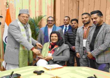 Dr. Deepa Malik met CM Dhami