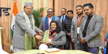 Dr. Deepa Malik met CM Dhami