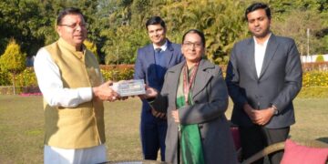 DRM, Moradabad Vinita Srivastava met CM Dhami.