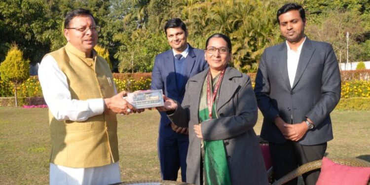 DRM, Moradabad Vinita Srivastava met CM Dhami.