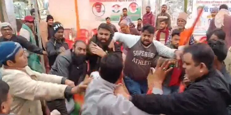 Huge uproar in Bihar Congress meeting