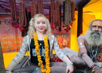 Lucrezia from Italy is performing Bhajan Kirtan at the Magh Mela