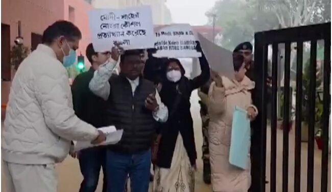 TMC protests outside Amit Shah's office